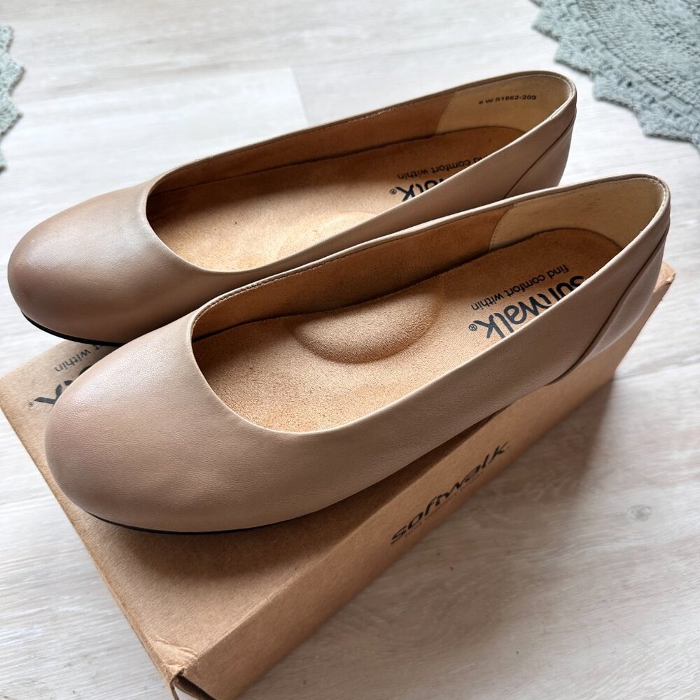 SoftWalk Real Leather Women's Flats: Brown, Size 8